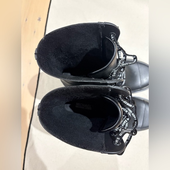 EUC-MICHAEL MICHAEL KORS
Montaigne PVC Rain Boot - Picture 4 of 8